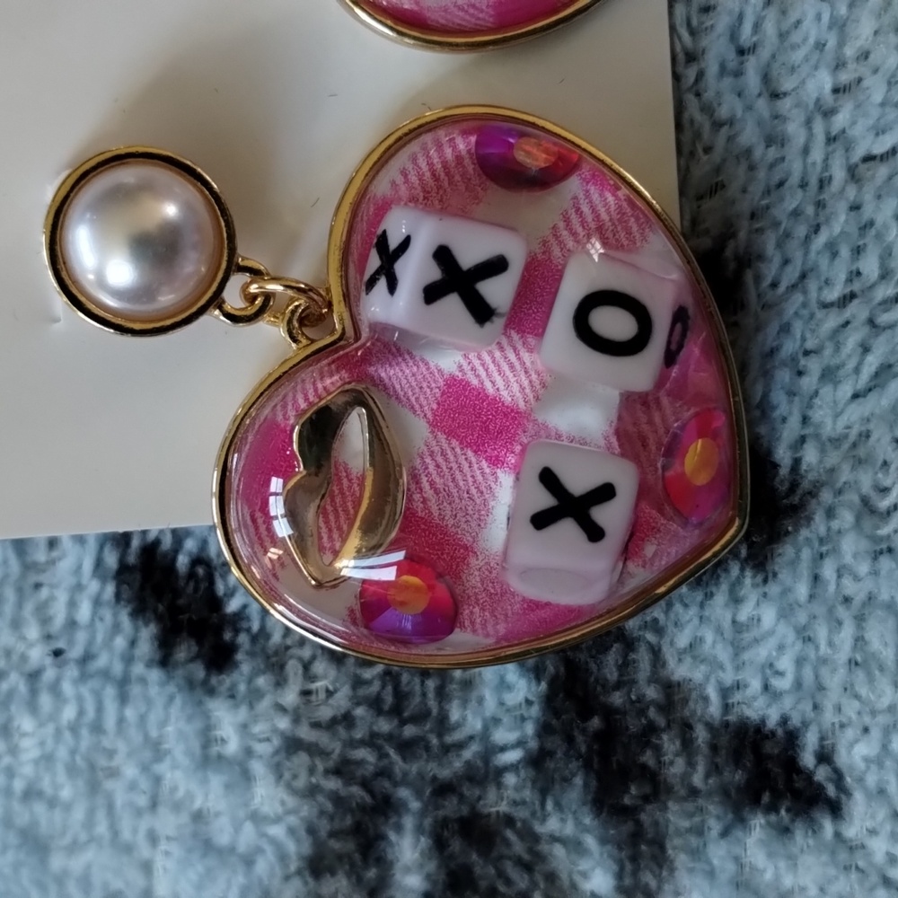 Betsey Johnson Pink Gingham Heart Love Stud Earrings 3-D Dangle Nwt - Picture 3 of 4